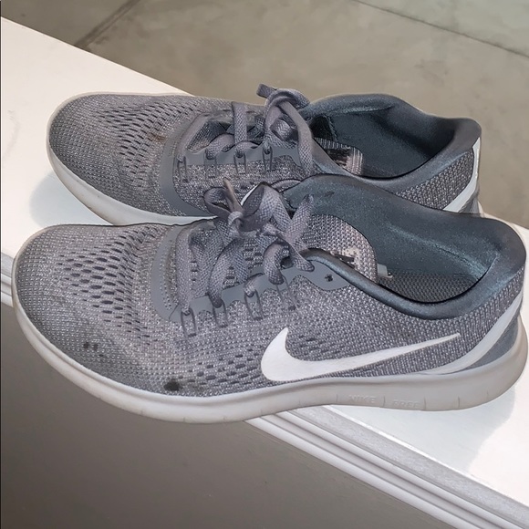 Nike Free Runs - Picture 3 of 4